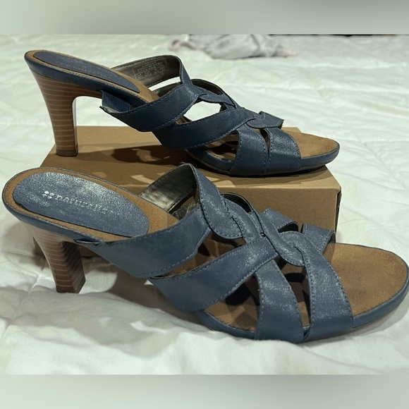 Naturalizer Navy slip on Crisscross Heeled Sandals - Picture 1 of 5